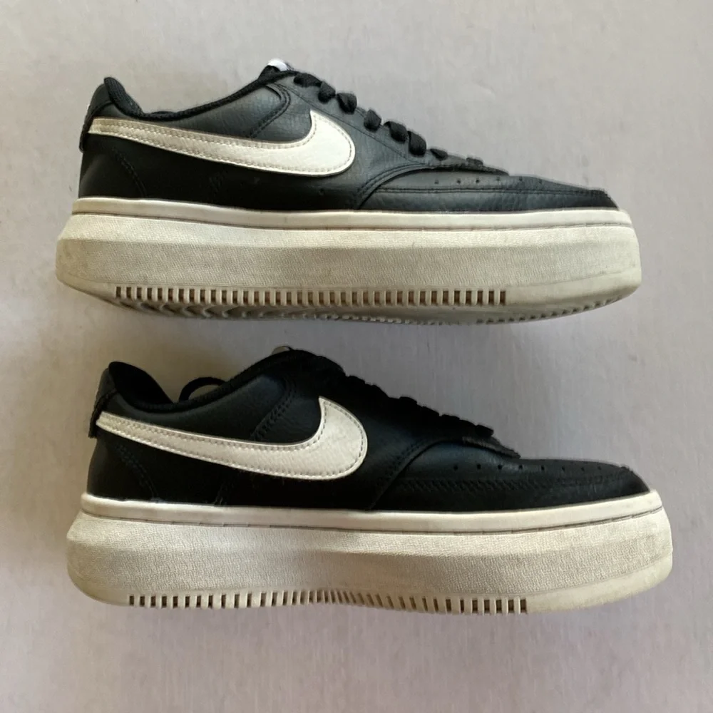NIKE Court Vision Alta Women’s Black Leather Sneakers DM0113-002 Size 8.5